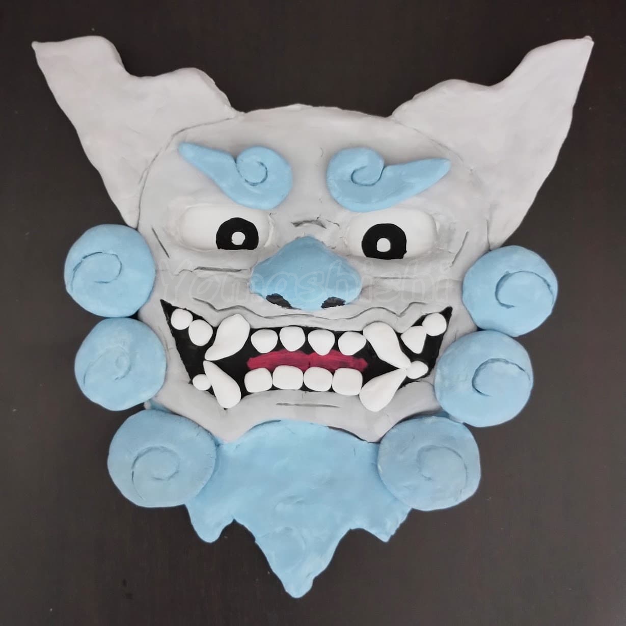 耳掛けの部分を閉じた状態